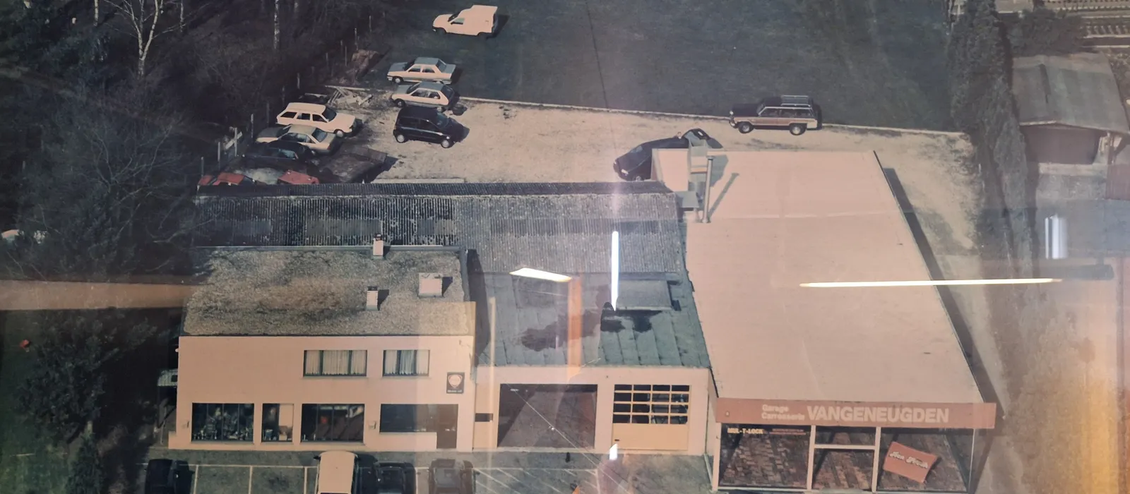1756379613-foto garage
